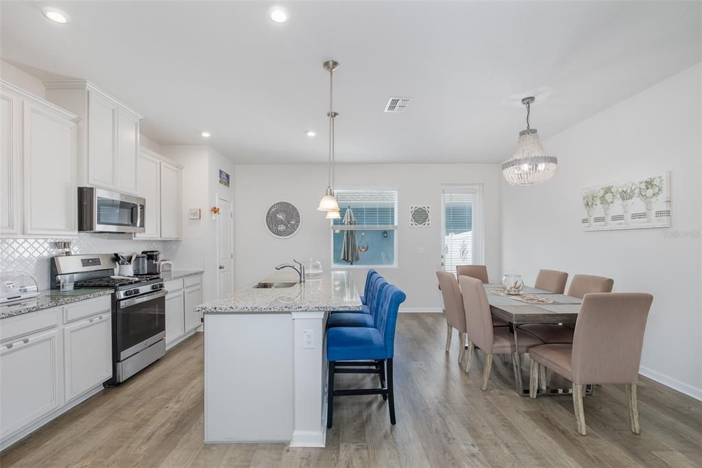 For Sale: $338,000 (3 beds, 2 baths, 1582 Square Feet)