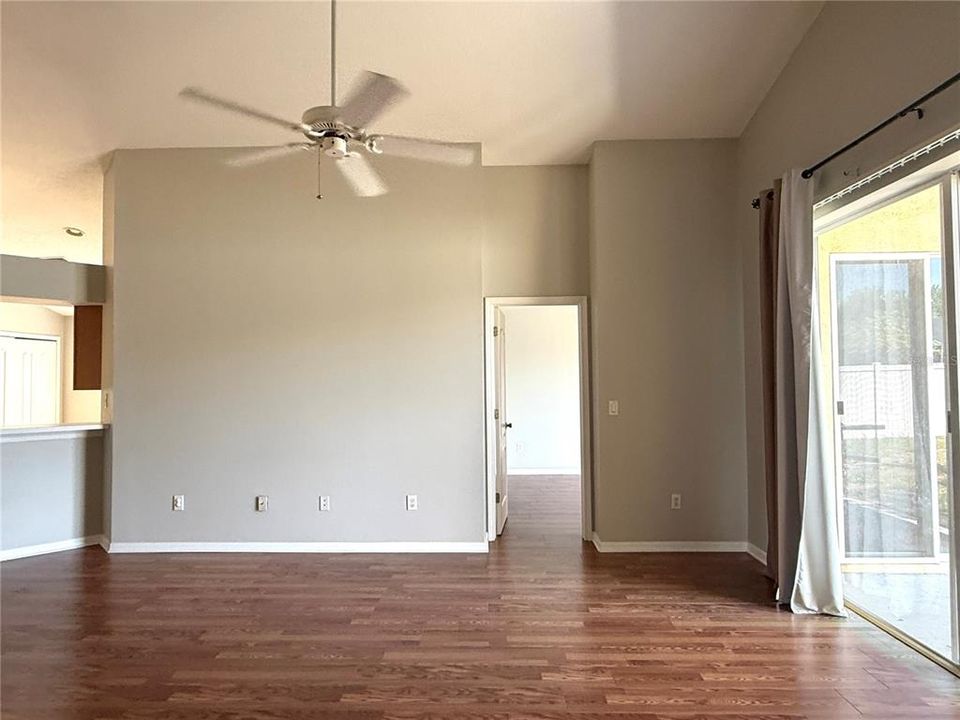 En Renta: $2,300 (4 camas, 3 baños, 1801 Pies cuadrados)