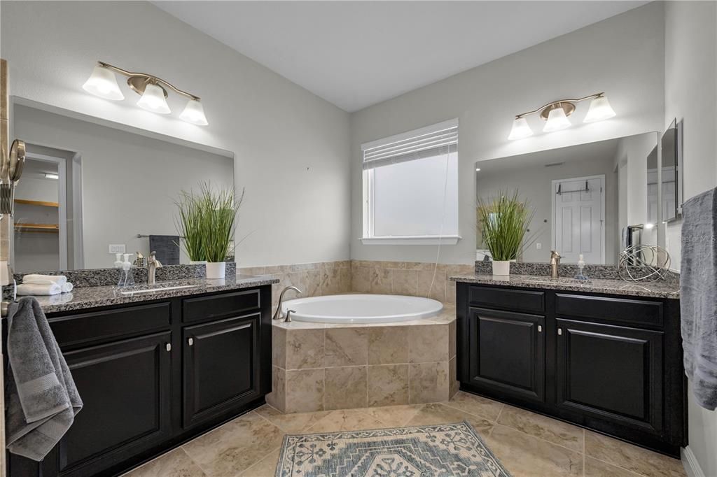 For Sale: $774,900 (4 beds, 3 baths, 2762 Square Feet)