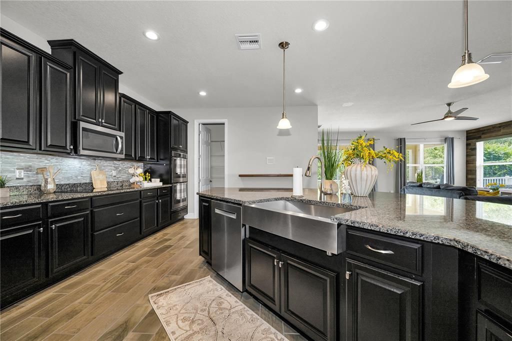 For Sale: $774,900 (4 beds, 3 baths, 2762 Square Feet)