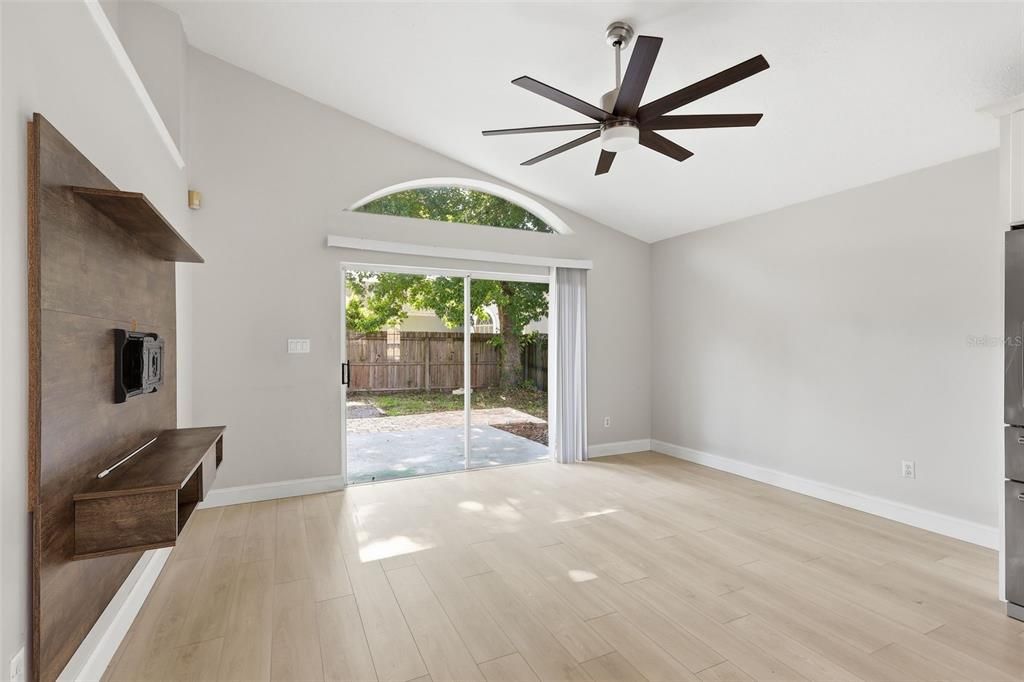For Sale: $425,000 (3 beds, 2 baths, 1455 Square Feet)