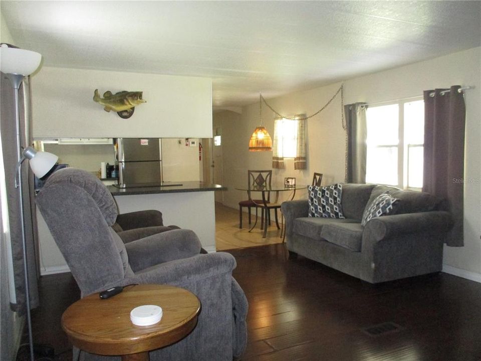 For Sale: $155,000 (2 beds, 2 baths, 840 Square Feet)