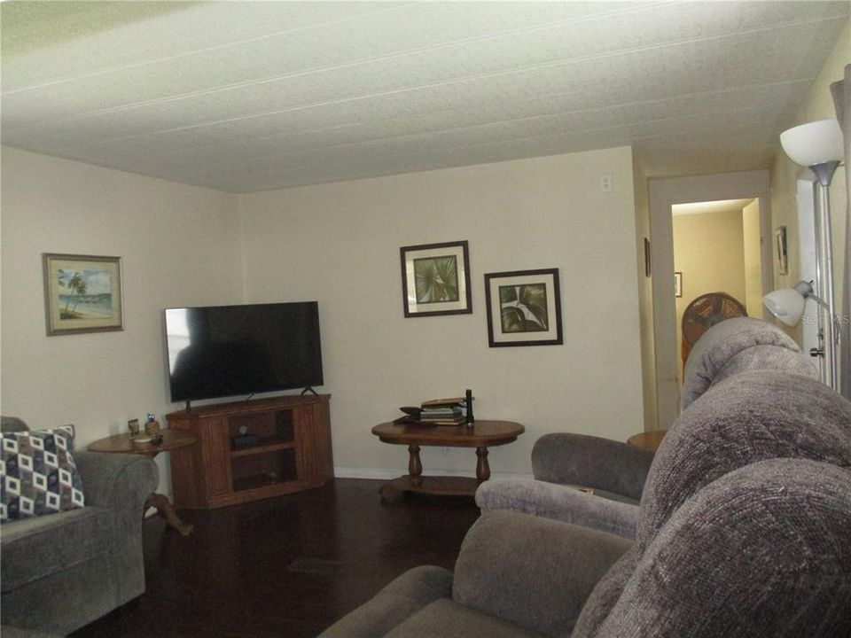 For Sale: $155,000 (2 beds, 2 baths, 840 Square Feet)