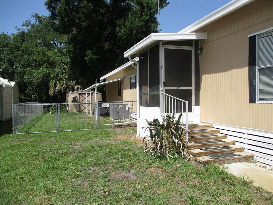 For Sale: $155,000 (2 beds, 2 baths, 840 Square Feet)