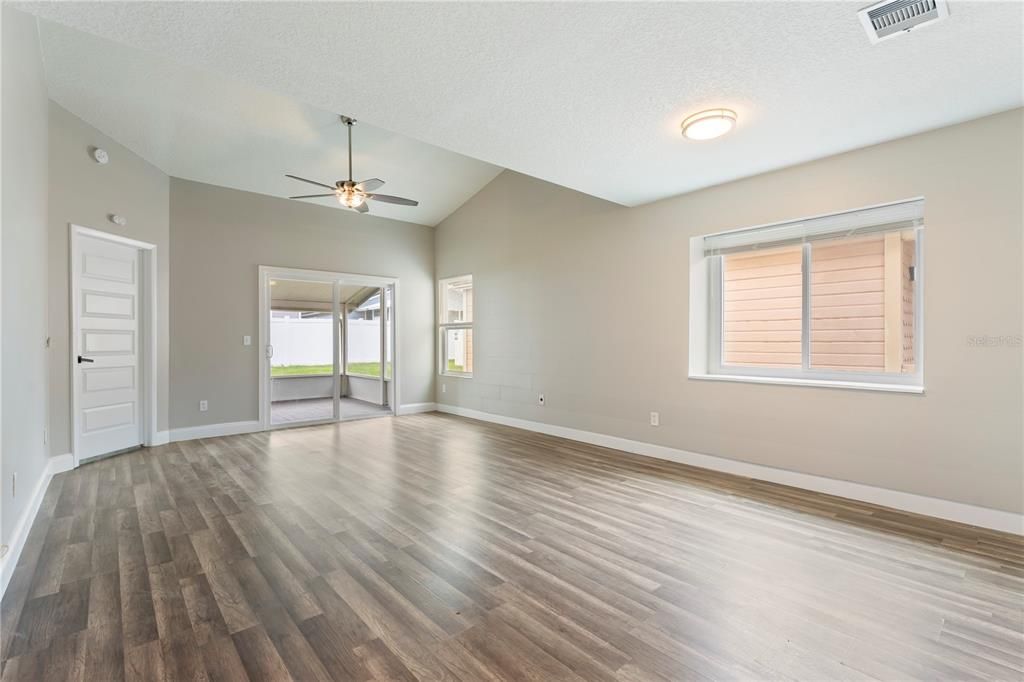 For Sale: $349,000 (3 beds, 2 baths, 1375 Square Feet)