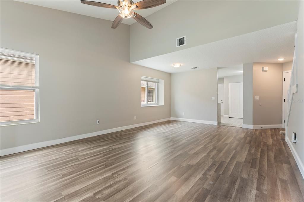 For Sale: $349,000 (3 beds, 2 baths, 1375 Square Feet)