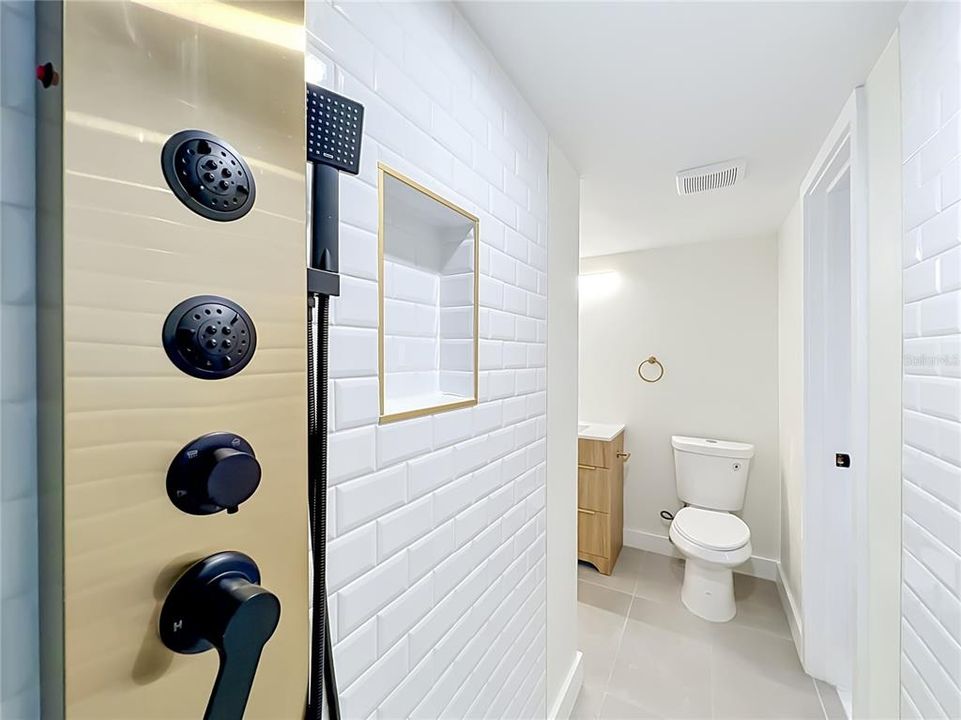 For Sale: $450,000 (4 beds, 2 baths, 1882 Square Feet)