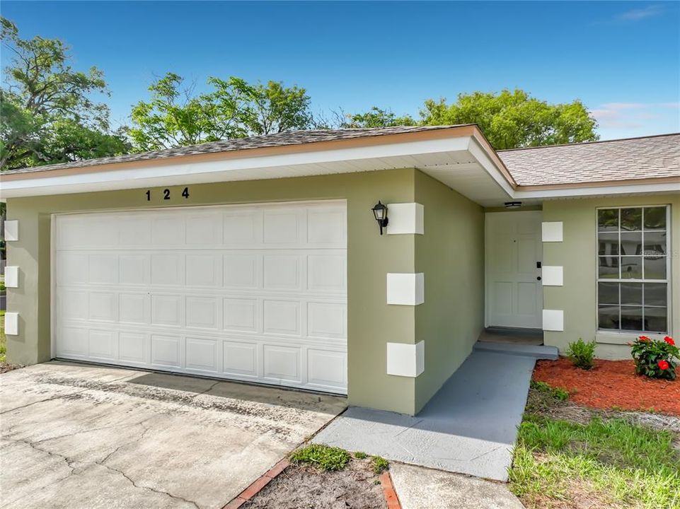 For Sale: $450,000 (4 beds, 2 baths, 1882 Square Feet)
