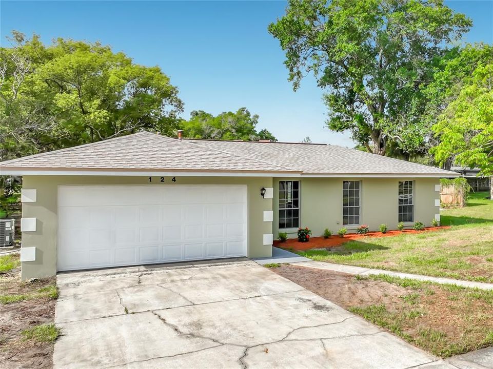 For Sale: $450,000 (4 beds, 2 baths, 1882 Square Feet)