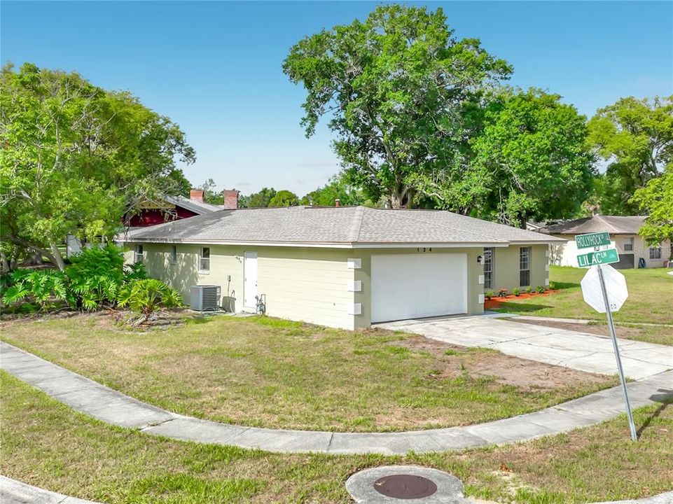 For Sale: $450,000 (4 beds, 2 baths, 1882 Square Feet)