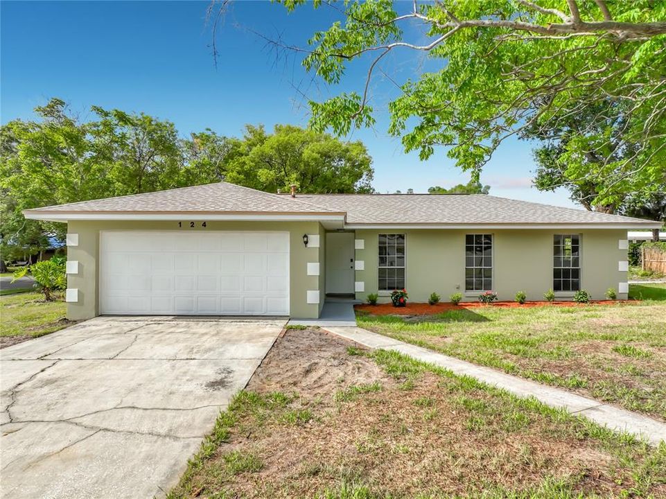 For Sale: $450,000 (4 beds, 2 baths, 1882 Square Feet)