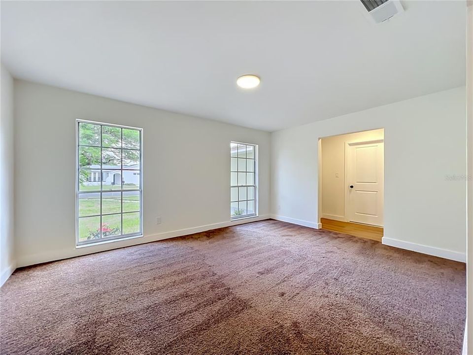 For Sale: $450,000 (4 beds, 2 baths, 1882 Square Feet)