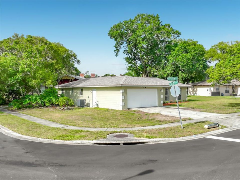 For Sale: $450,000 (4 beds, 2 baths, 1882 Square Feet)