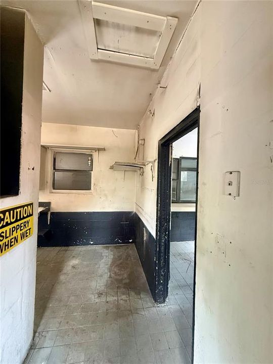 待售: $385,000 (4.12 acres)