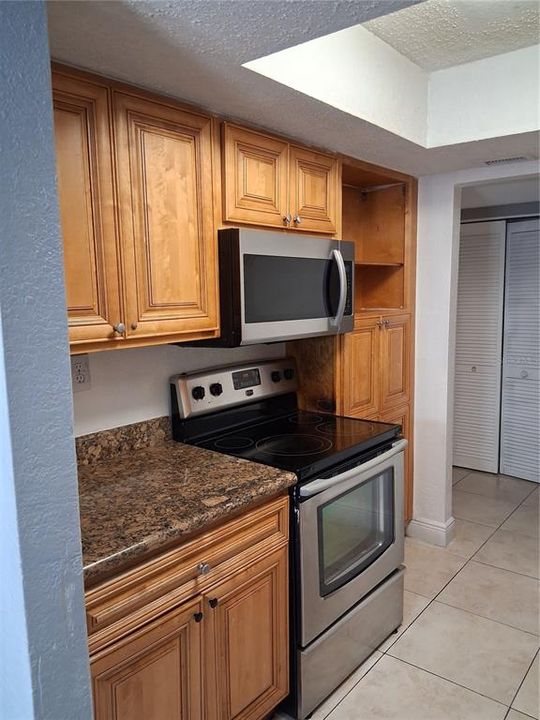 For Rent: $1,450 (2 beds, 2 baths, 976 Square Feet)