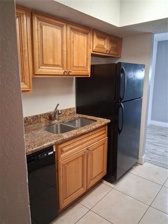 For Rent: $1,450 (2 beds, 2 baths, 976 Square Feet)
