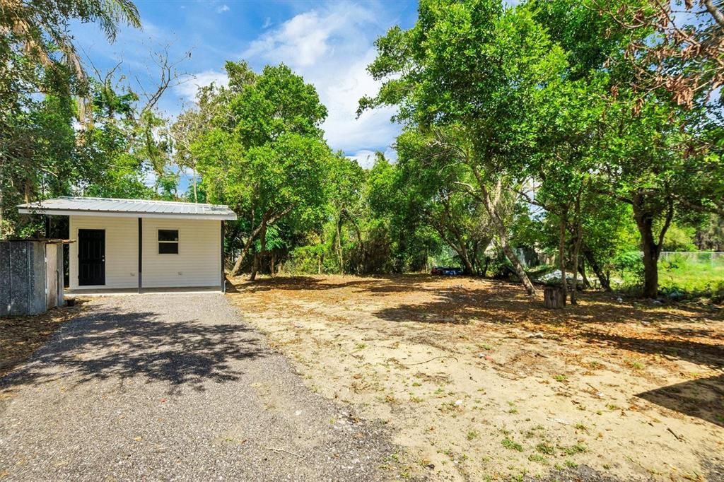 For Sale: $159,900 (3 beds, 3 baths, 912 Square Feet)