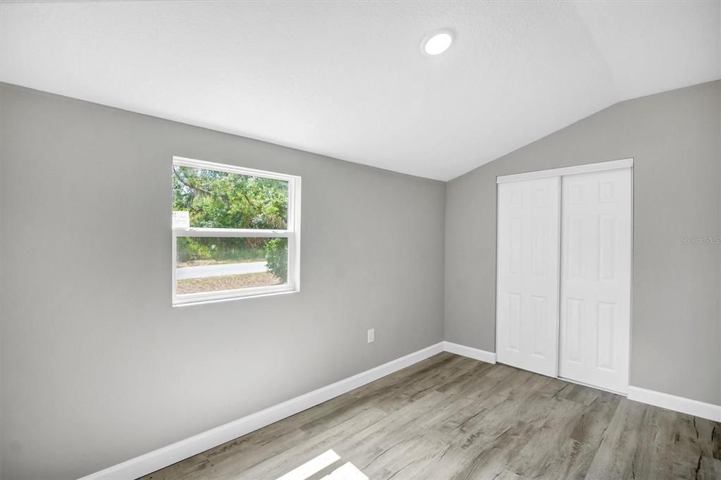 For Sale: $159,900 (3 beds, 3 baths, 912 Square Feet)
