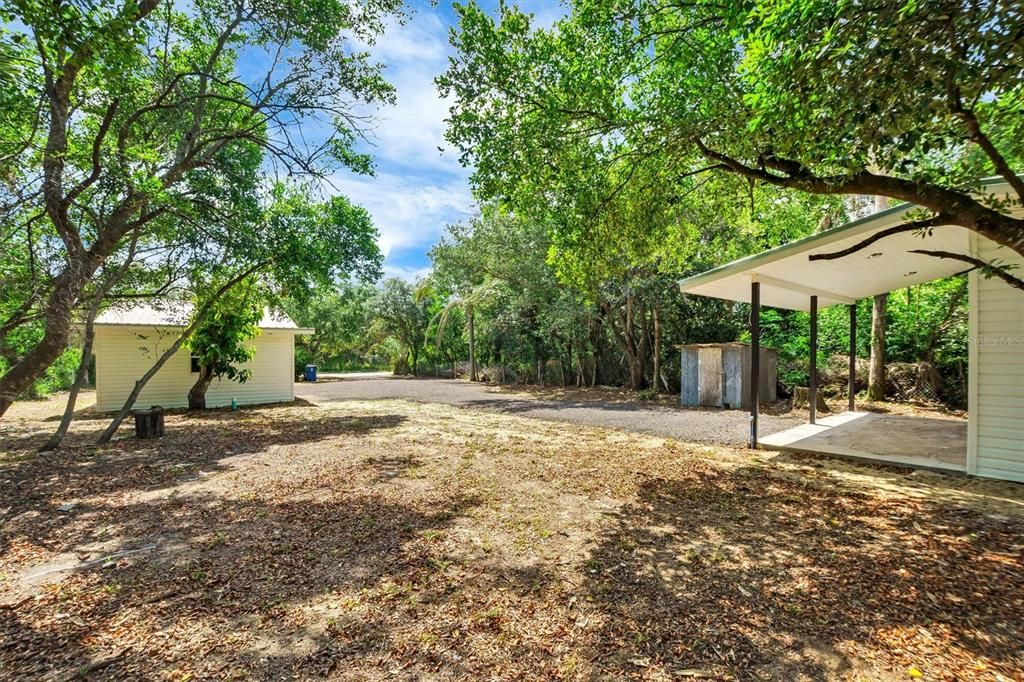 For Sale: $159,900 (3 beds, 3 baths, 912 Square Feet)
