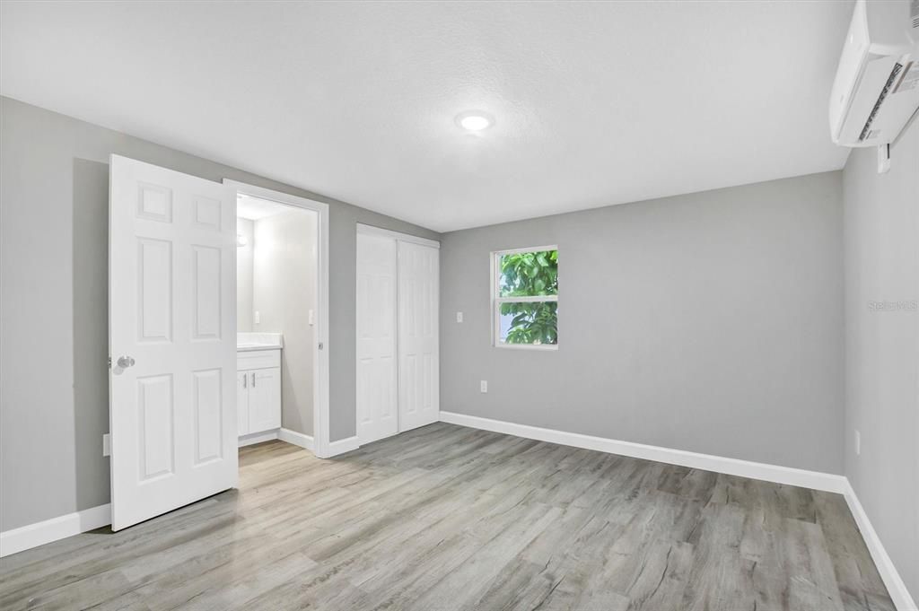 For Sale: $159,900 (3 beds, 3 baths, 912 Square Feet)