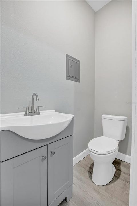 For Sale: $159,900 (3 beds, 3 baths, 912 Square Feet)