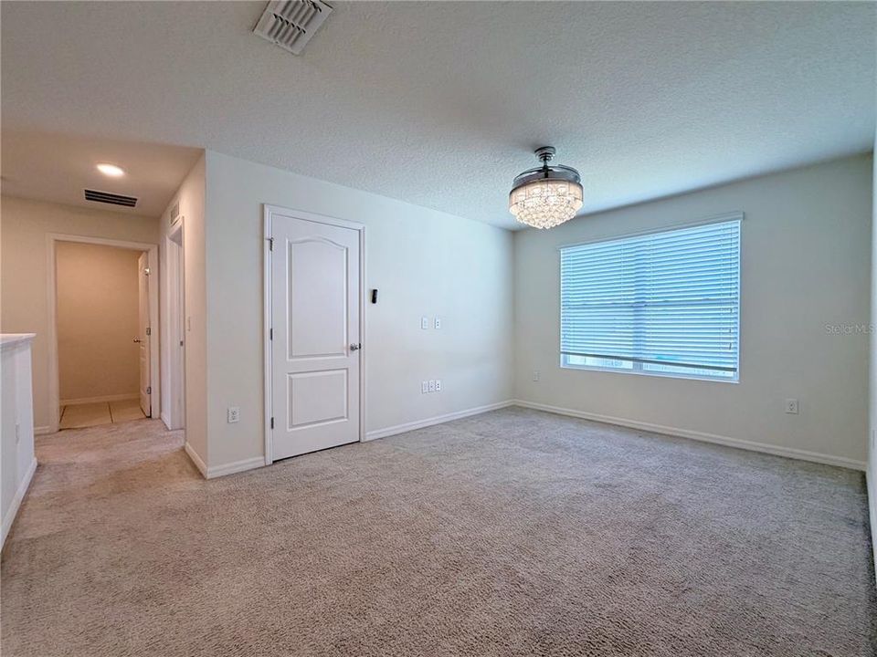 For Rent: $2,700 (5 beds, 3 baths, 2696 Square Feet)