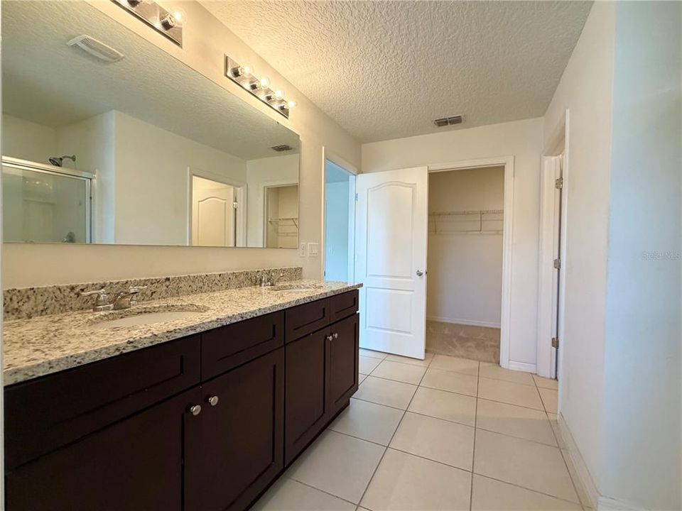 For Rent: $2,700 (5 beds, 3 baths, 2696 Square Feet)