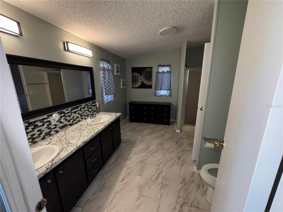 For Sale: $280,000 (3 beds, 2 baths, 1416 Square Feet)