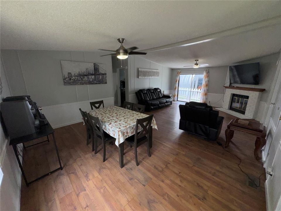 For Sale: $280,000 (3 beds, 2 baths, 1416 Square Feet)