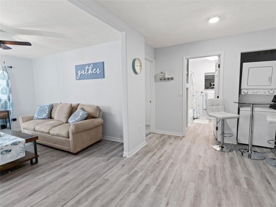 Под контрактом: $189,999 (1 спален, 1 ванн, 624 Квадратных фут)