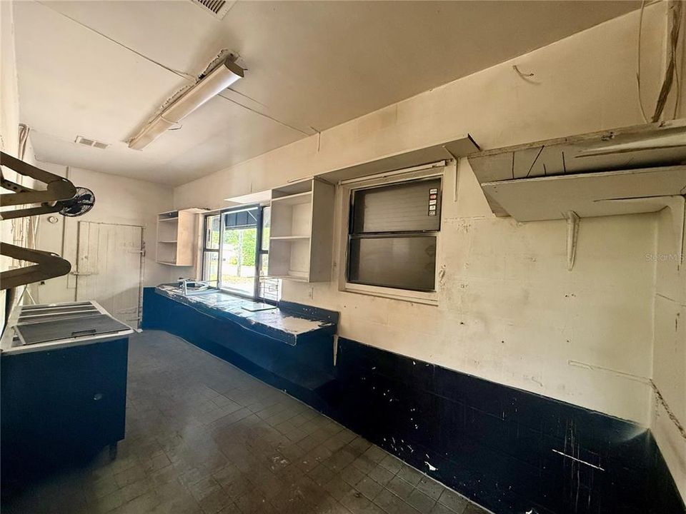 待售: $385,000 (0.12 acres)