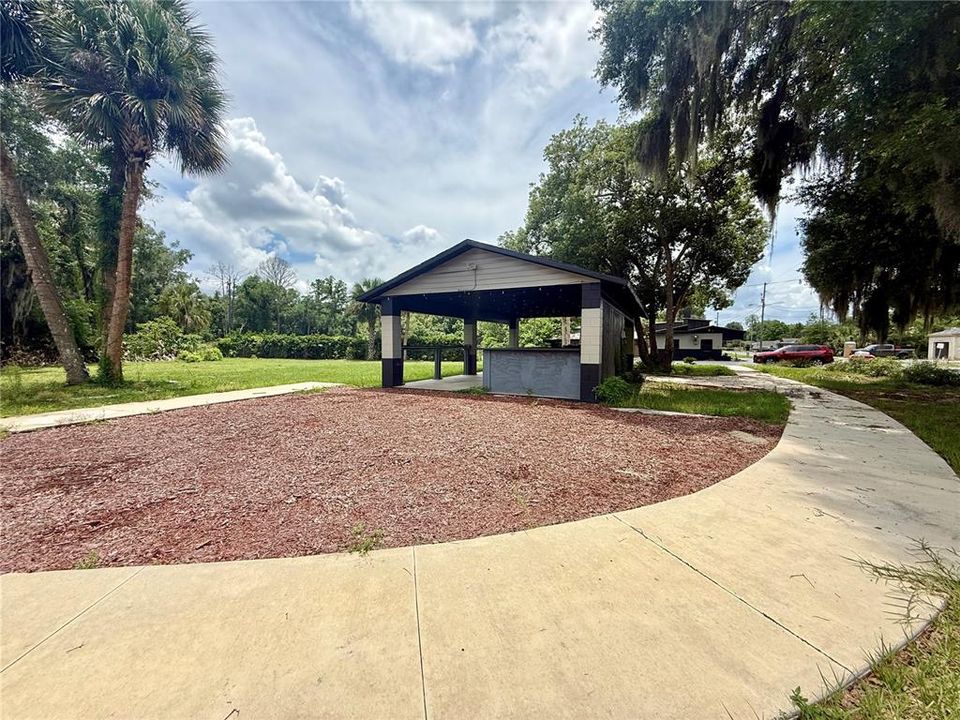 待售: $385,000 (0.12 acres)