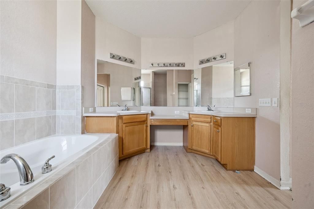 For Rent: $2,500 (4 beds, 3 baths, 1861 Square Feet)