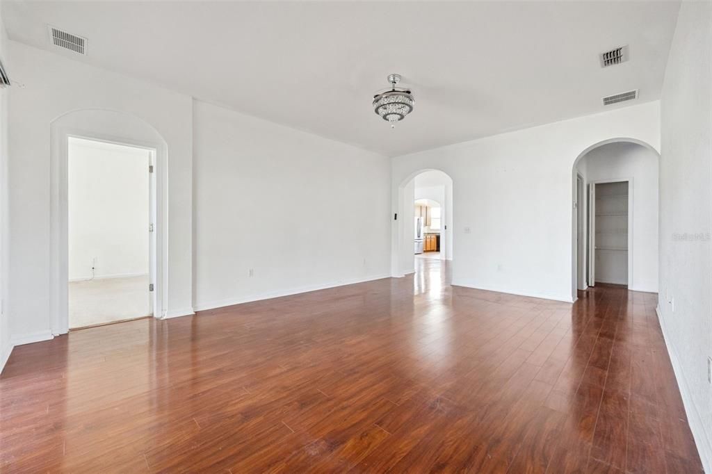 For Rent: $2,500 (4 beds, 3 baths, 1861 Square Feet)