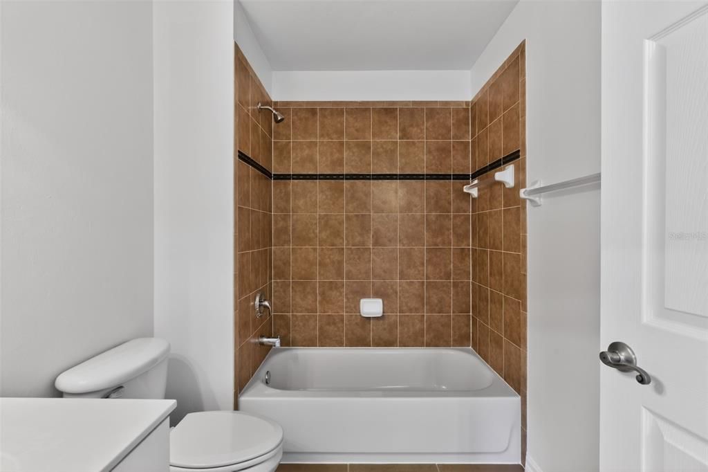 На продажу: $309,999 (3 спален, 3 ванн, 1881 Квадратных фут)