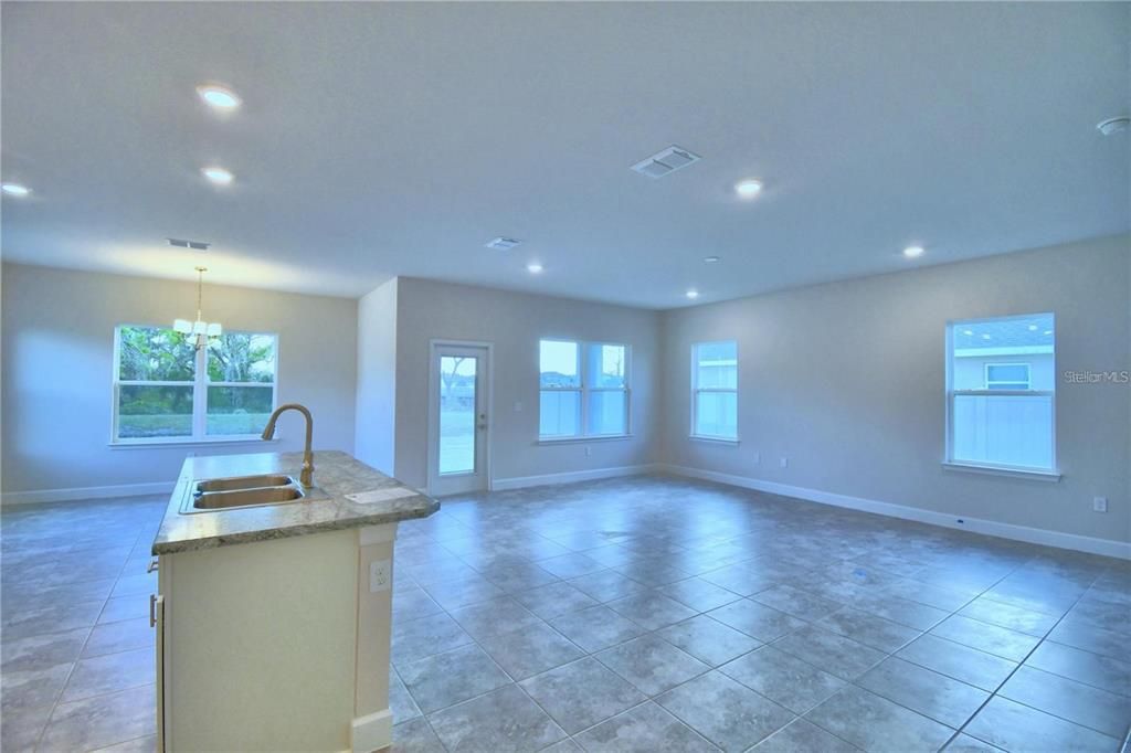 For Rent: $2,800 (4 beds, 2 baths, 2183 Square Feet)