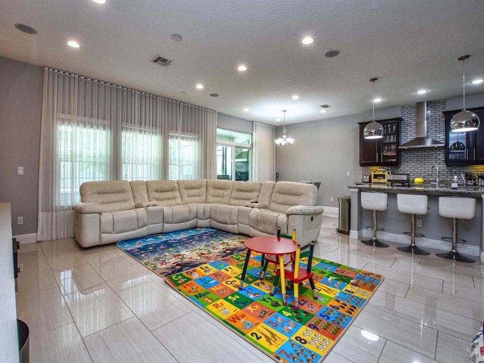 En Venta: $789,000 (4 camas, 4 baños, 3141 Pies cuadrados)