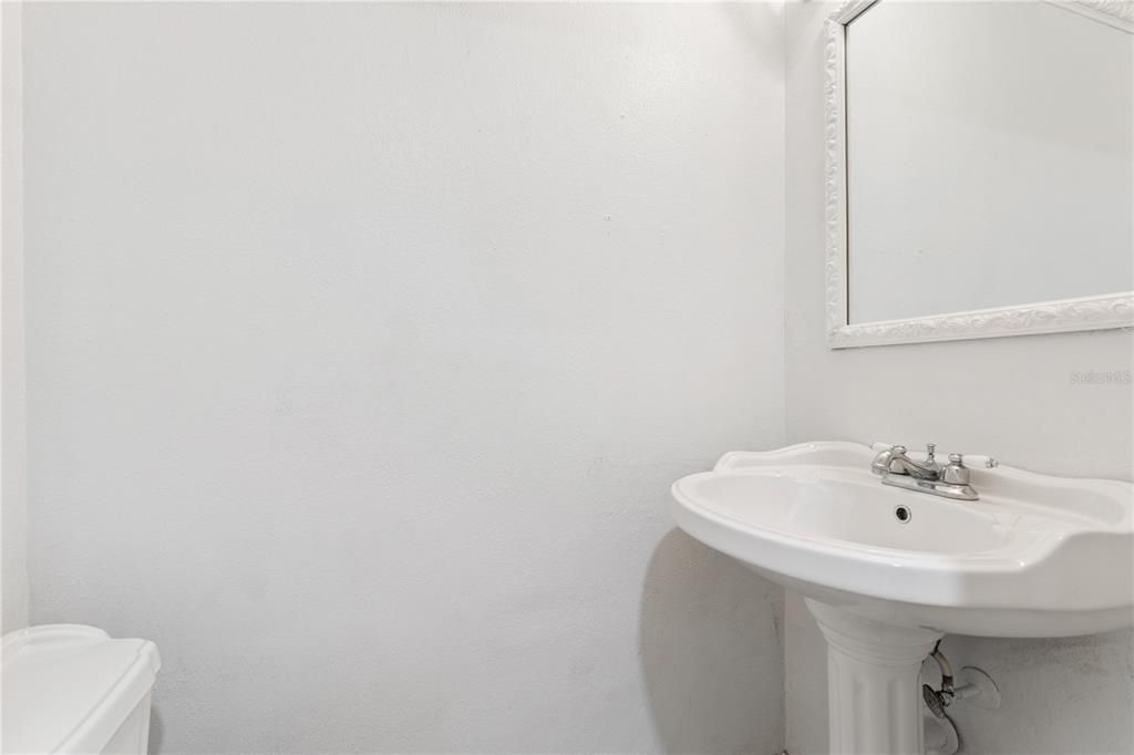 На продажу: $165,000 (2 спален, 2 ванн, 1030 Квадратных фут)