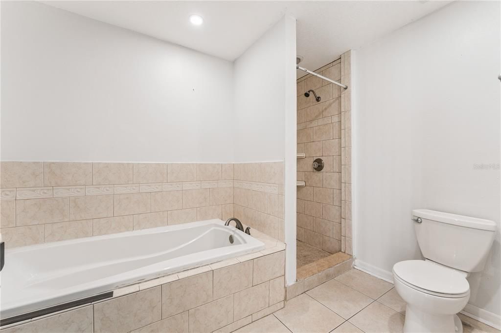 На продажу: $165,000 (2 спален, 2 ванн, 1030 Квадратных фут)