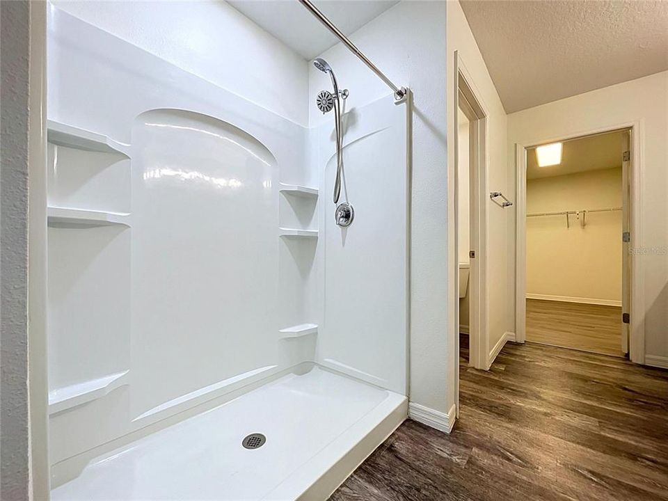 For Sale: $400,000 (5 beds, 3 baths, 3022 Square Feet)