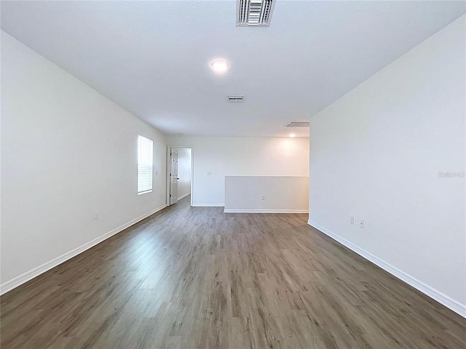 For Sale: $400,000 (5 beds, 3 baths, 3022 Square Feet)