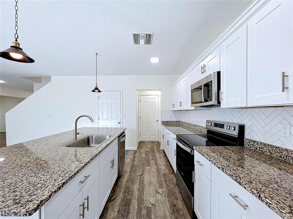 For Sale: $400,000 (5 beds, 3 baths, 3022 Square Feet)