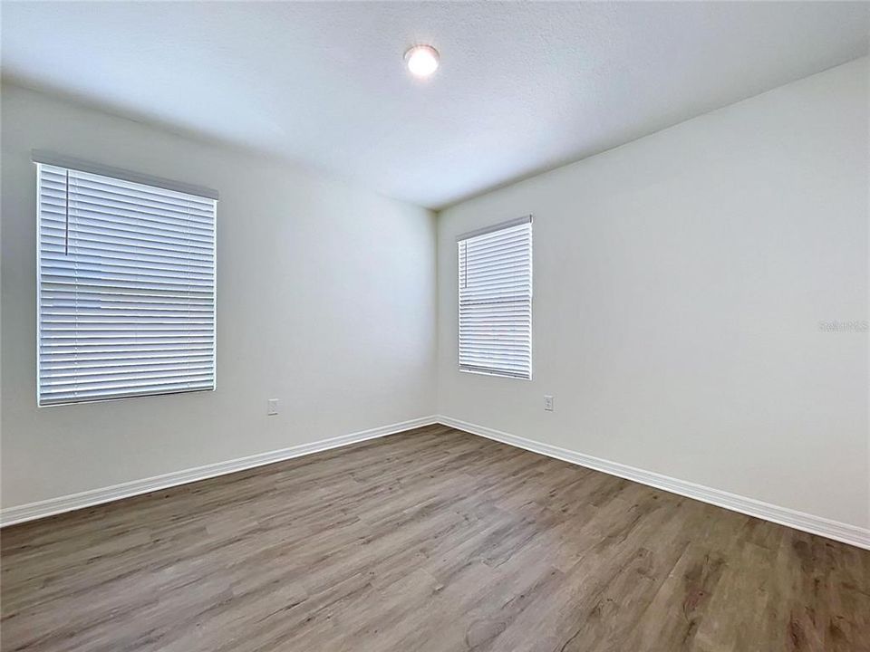 For Sale: $400,000 (5 beds, 3 baths, 3022 Square Feet)