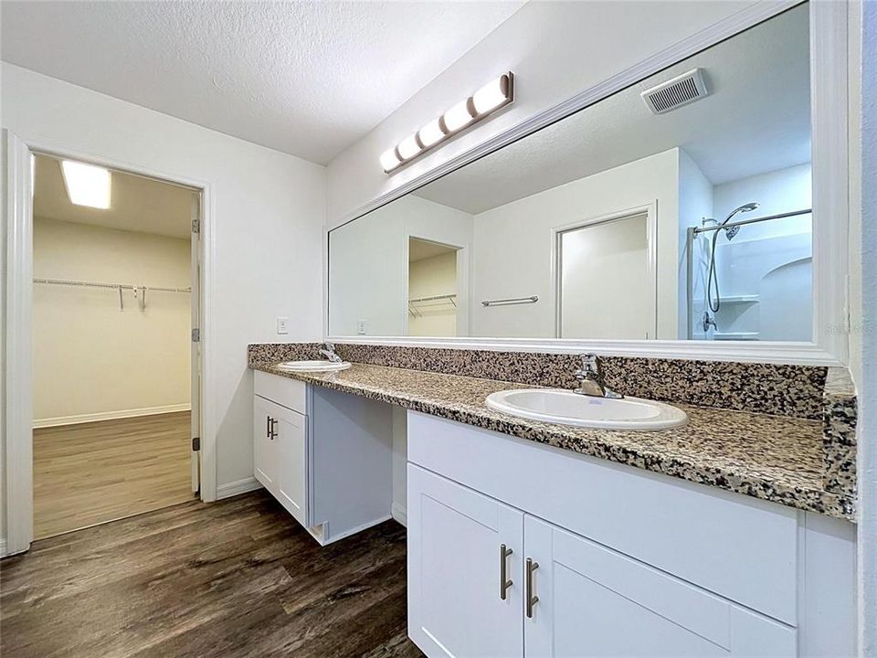 For Sale: $400,000 (5 beds, 3 baths, 3022 Square Feet)