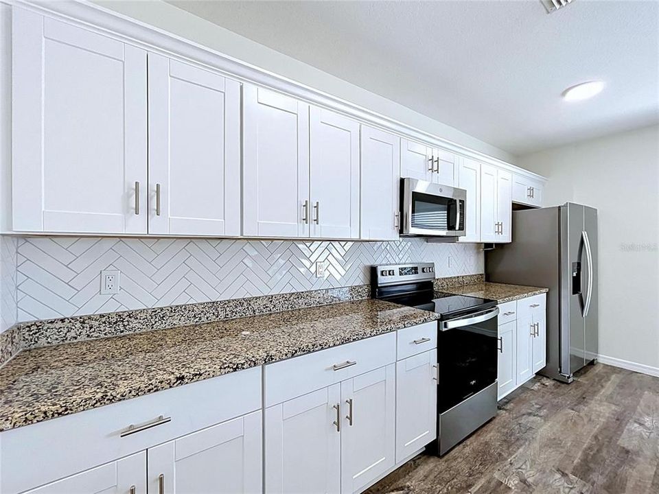 For Sale: $400,000 (5 beds, 3 baths, 3022 Square Feet)