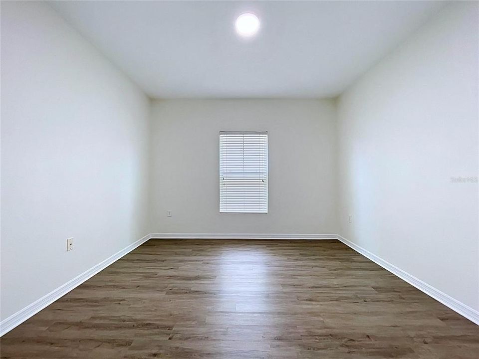 For Sale: $400,000 (5 beds, 3 baths, 3022 Square Feet)