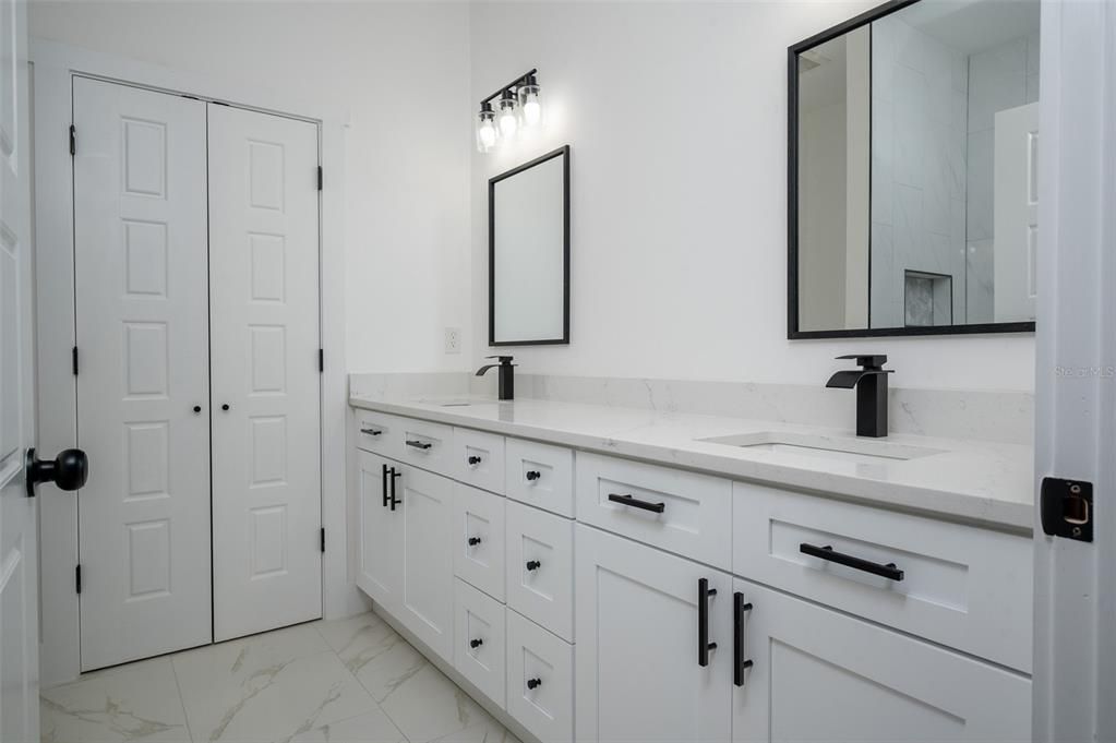 For Sale: $257,900 (3 beds, 2 baths, 1241 Square Feet)