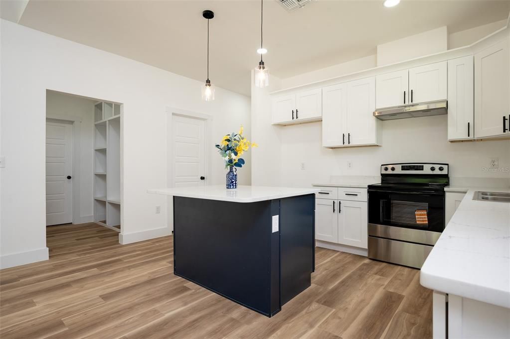 For Sale: $257,900 (3 beds, 2 baths, 1241 Square Feet)