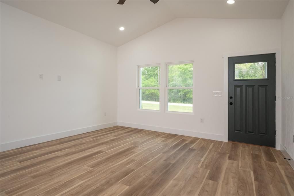 For Sale: $257,900 (3 beds, 2 baths, 1241 Square Feet)