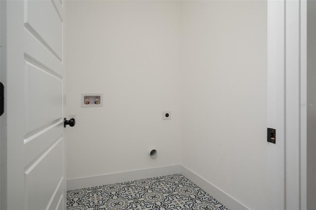 For Sale: $257,900 (3 beds, 2 baths, 1241 Square Feet)